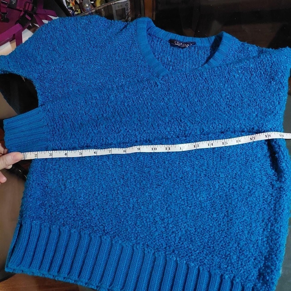 Vintage blue chunky knit vneck sweater. - Picture 7 of 7